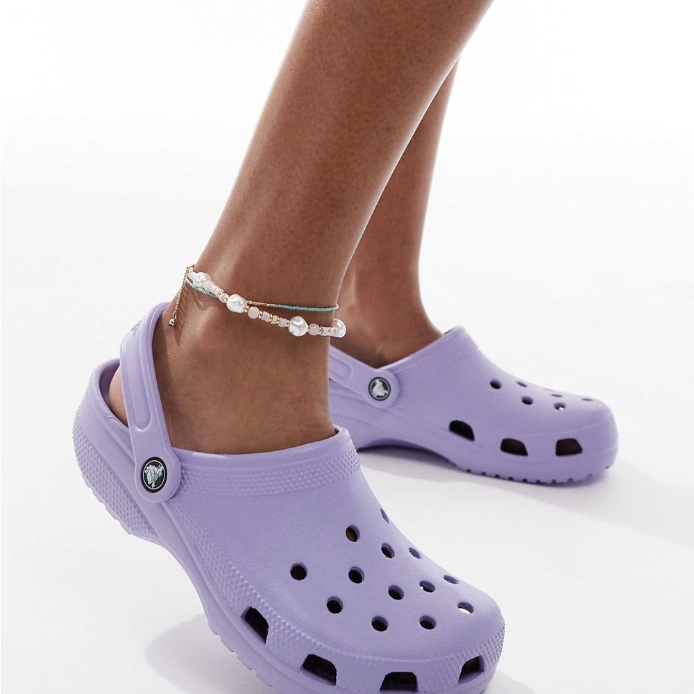 CROCS Classic Clog in Lavender